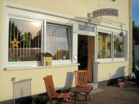 Eingang 2011 abends korrigiert.jpg